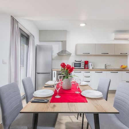 Stunning Apartment In Pjescana Uvala With Wifi Exterior photo